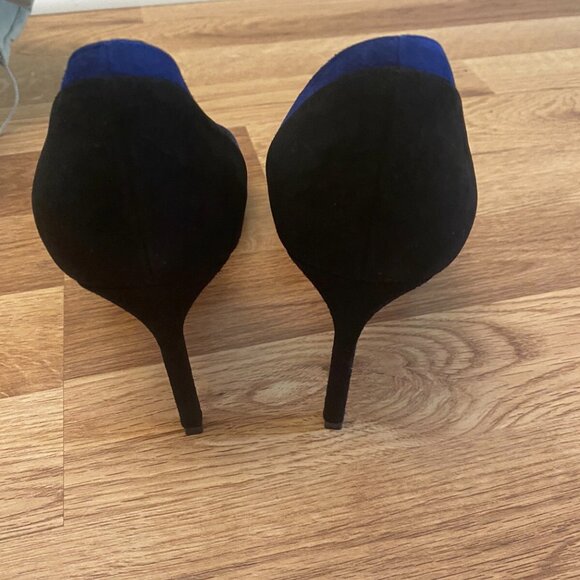 Manolo Blahnik Black Blue Suede Pumps - Picture 3 of 6